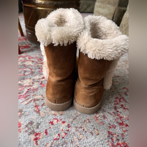 Target Brown Cozy Boots with Cream Fur - Picture 2 of 10